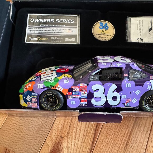 TEAM CALIBER 1:24 #36 K SCHRADER M&M Owner's Series Brand New Limited to 2,438 - Picture 2 of 11